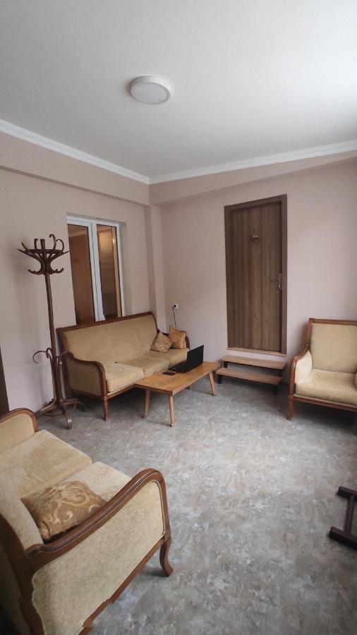 Guesthouse Mabu - 4 Newly Built Rooms In The Heart Of Mestia Zewnętrze zdjęcie