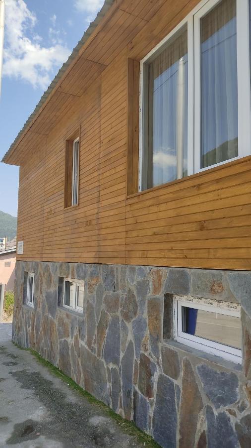 Guesthouse Mabu - 4 Newly Built Rooms In The Heart Of Mestia Zewnętrze zdjęcie